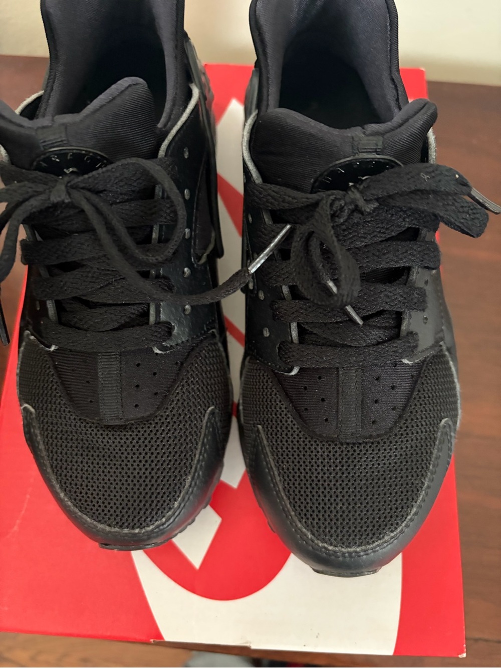 Black Nike Sneakers 5Y